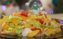 20 салатов с копченой курицей, которые выручат в любой ситуации