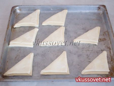 Бантики, язычки и треугольники из слоеного теста