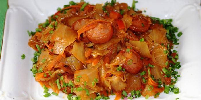 Капуста с сосисками