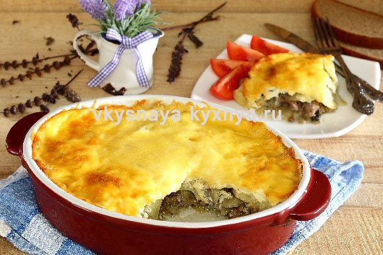 Картофельная запеканка с фаршем, грибами и сыром в духовке