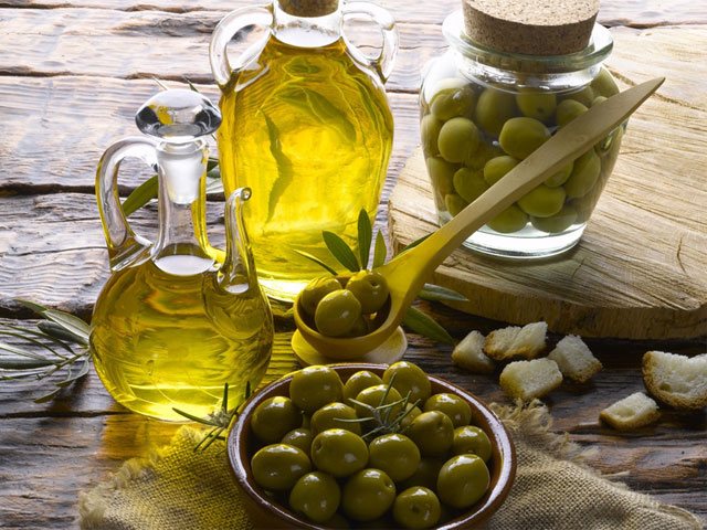 Масло и оливки