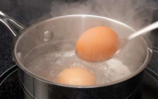 Салат Еврейский. Рецепт классический с плавленым сыром, яйцом, чесноком, морковью, свеклой, грибами, ананасами