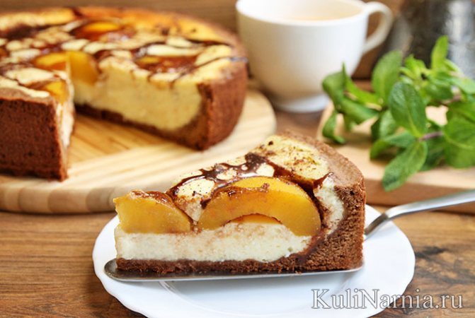 Творожный пирог с персиками консервированными